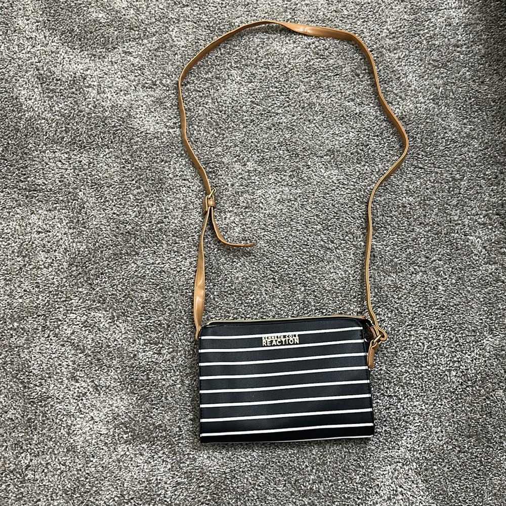 This crossbody purse is very cute. It’s great for holding little things!